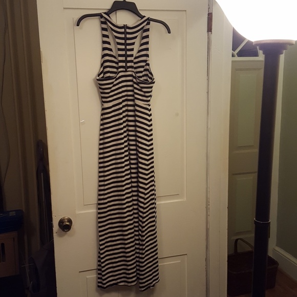 Monteau Los Angeles Dress - Picture 3 of 4